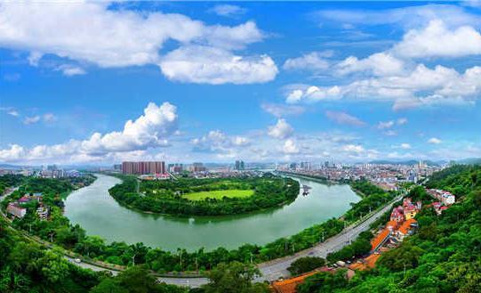 广西 最大 的城市,面积相当于36个香港,并不是省会南宁